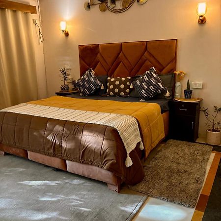 Atharva'S Homestay By Goaround Homes - Nehru Enclave Metro, South Delhi Nova Deli Exterior foto