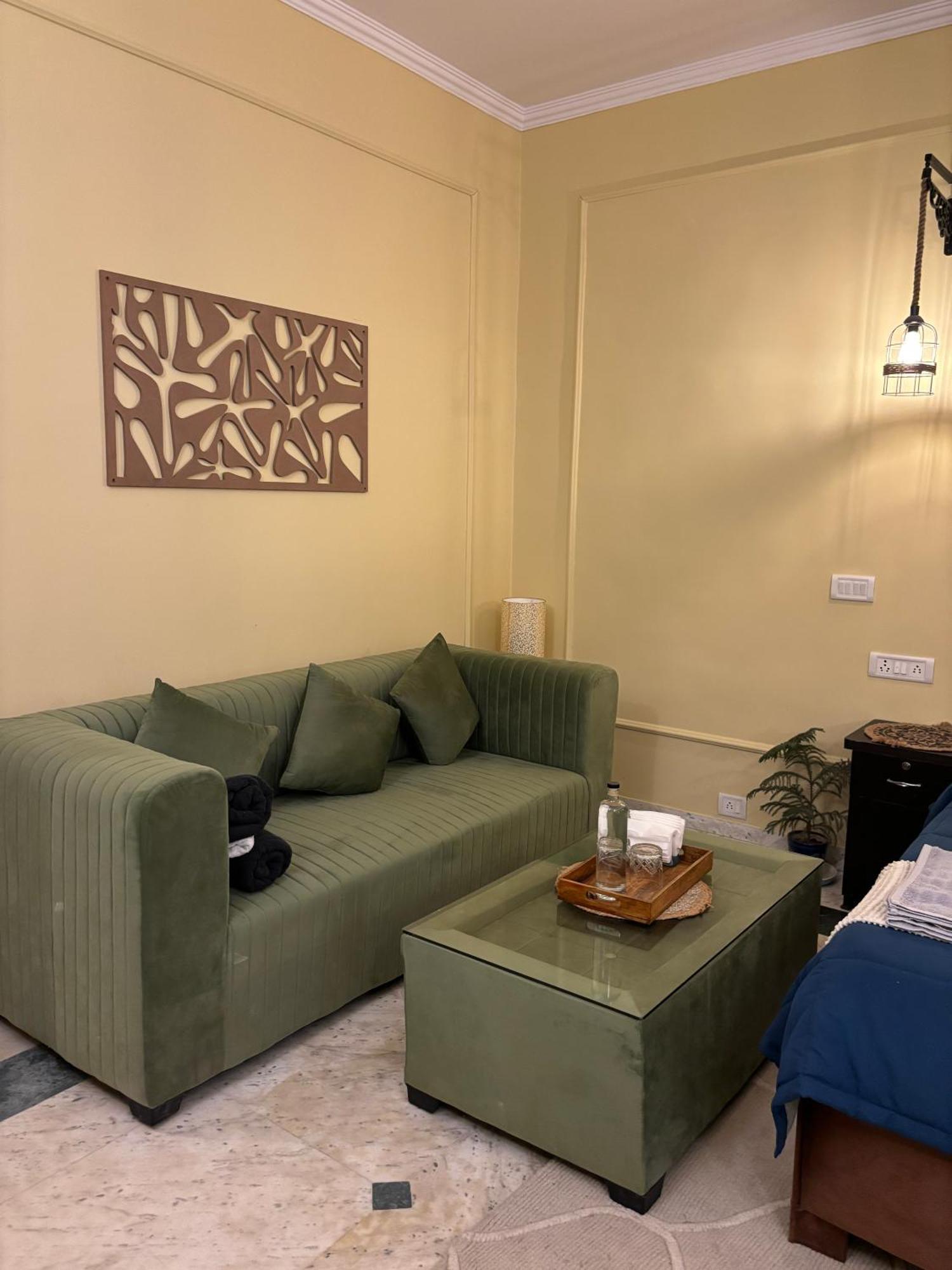 Atharva'S Homestay By Goaround Homes - Nehru Enclave Metro, South Delhi Nova Deli Exterior foto
