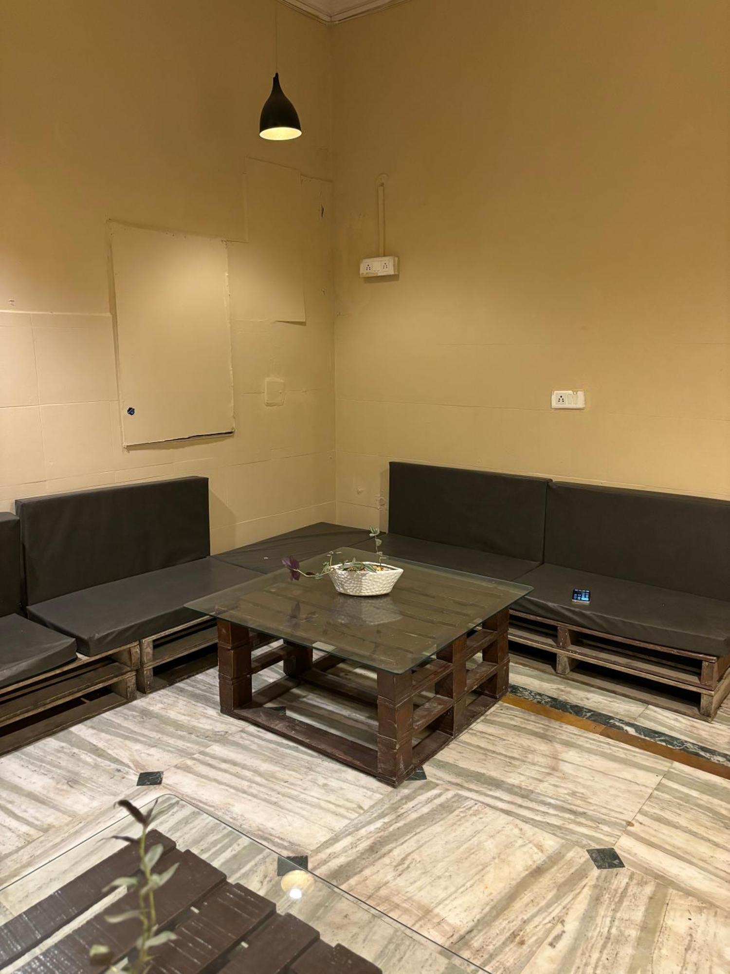 Atharva'S Homestay By Goaround Homes - Nehru Enclave Metro, South Delhi Nova Deli Exterior foto