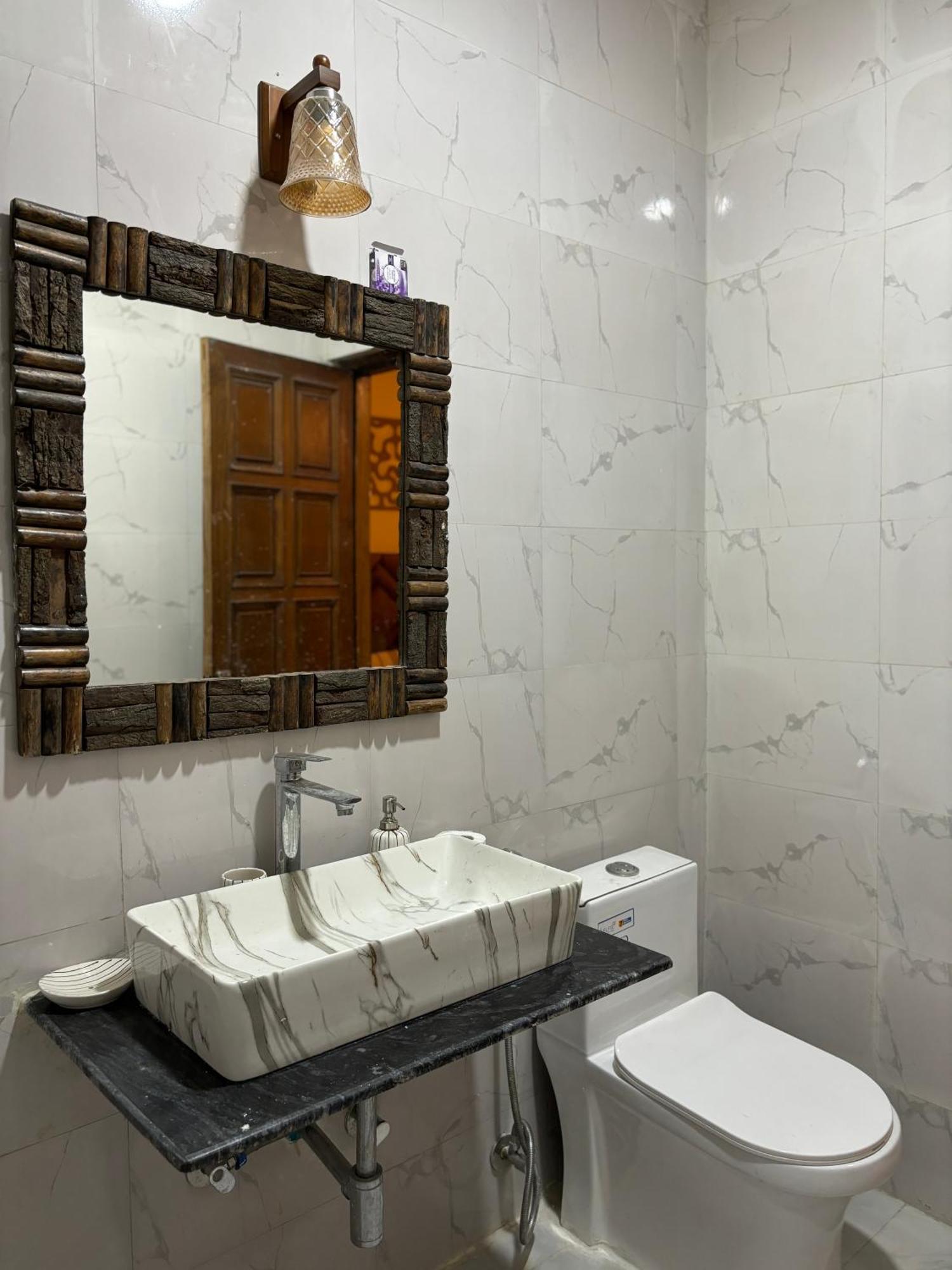 Atharva'S Homestay By Goaround Homes - Nehru Enclave Metro, South Delhi Nova Deli Exterior foto
